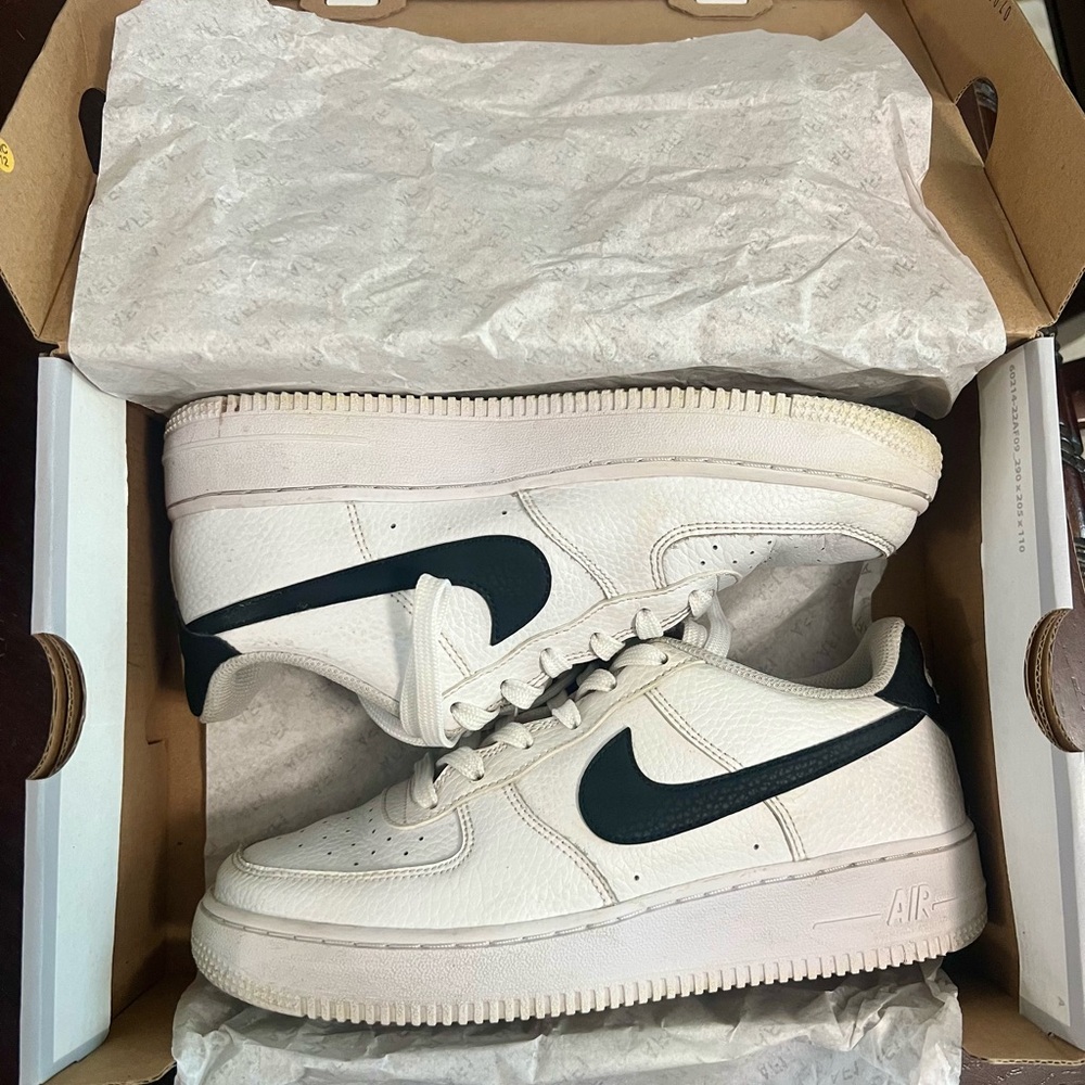 Nike Air Force 1 GS White and Black size 6Y